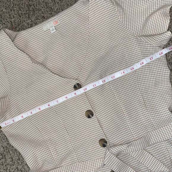 Chic Gingham Button-Front Romper with Tie Waist - Picture 4 of 5